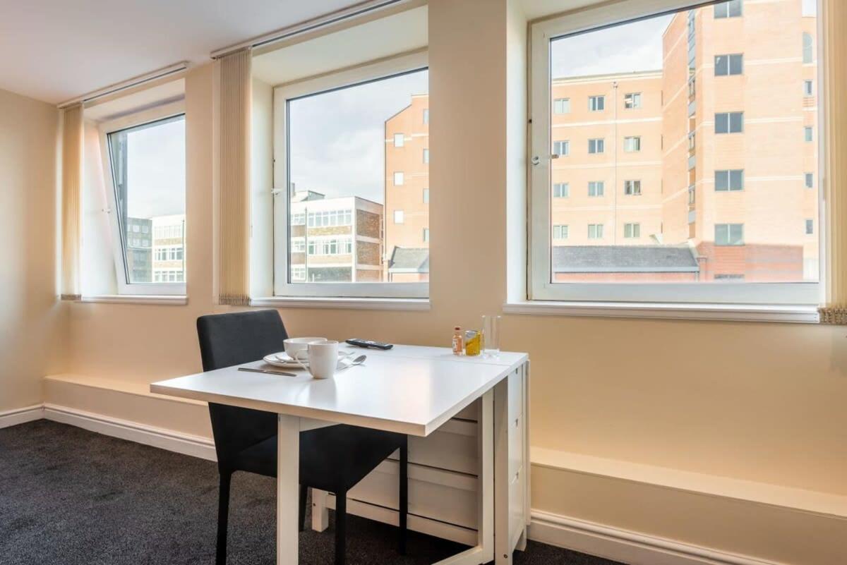 Modern & Bright Budget Studio In Central Doncasterアパートメント エクステリア 写真