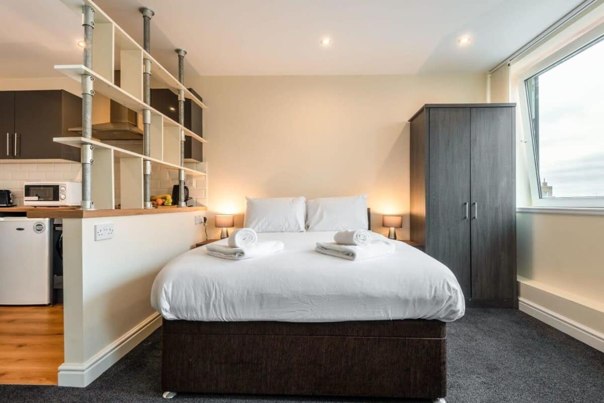 Modern & Bright Budget Studio In Central Doncasterアパートメント エクステリア 写真