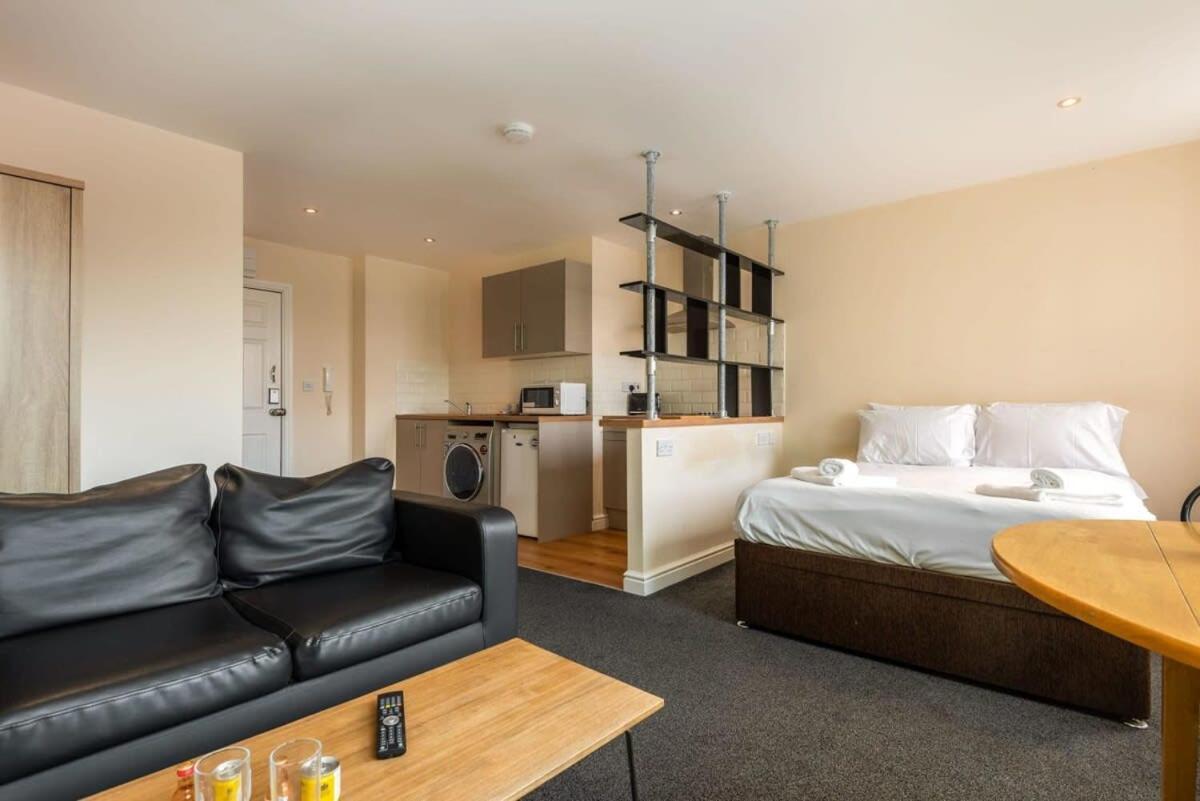 Modern & Bright Budget Studio In Central Doncasterアパートメント エクステリア 写真