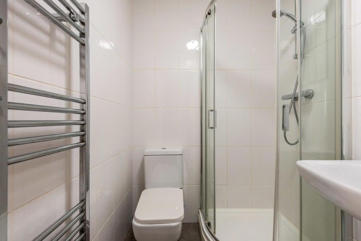 Modern & Bright Budget Studio In Central Doncasterアパートメント エクステリア 写真