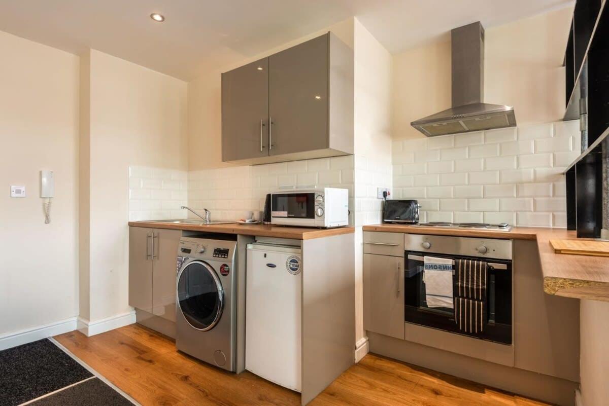 Modern & Bright Budget Studio In Central Doncasterアパートメント エクステリア 写真