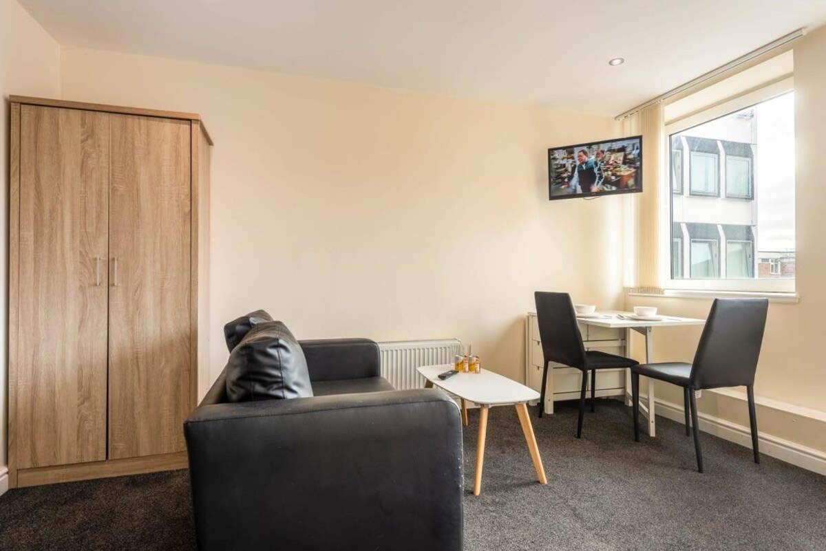 Modern & Bright Budget Studio In Central Doncasterアパートメント エクステリア 写真