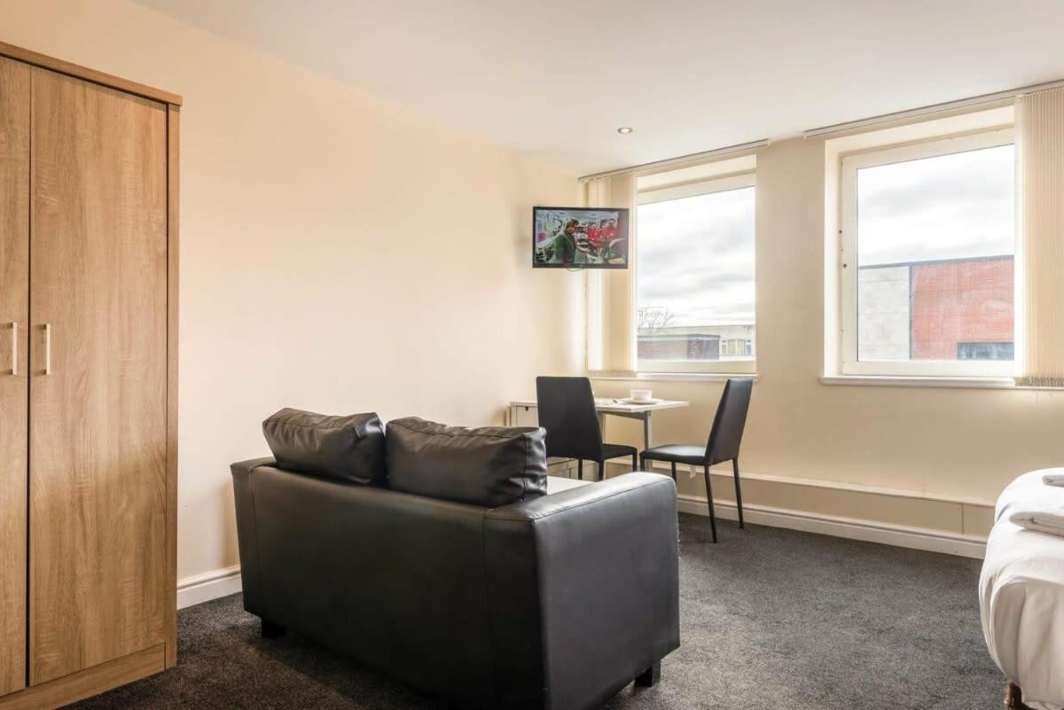 Modern & Bright Budget Studio In Central Doncasterアパートメント エクステリア 写真